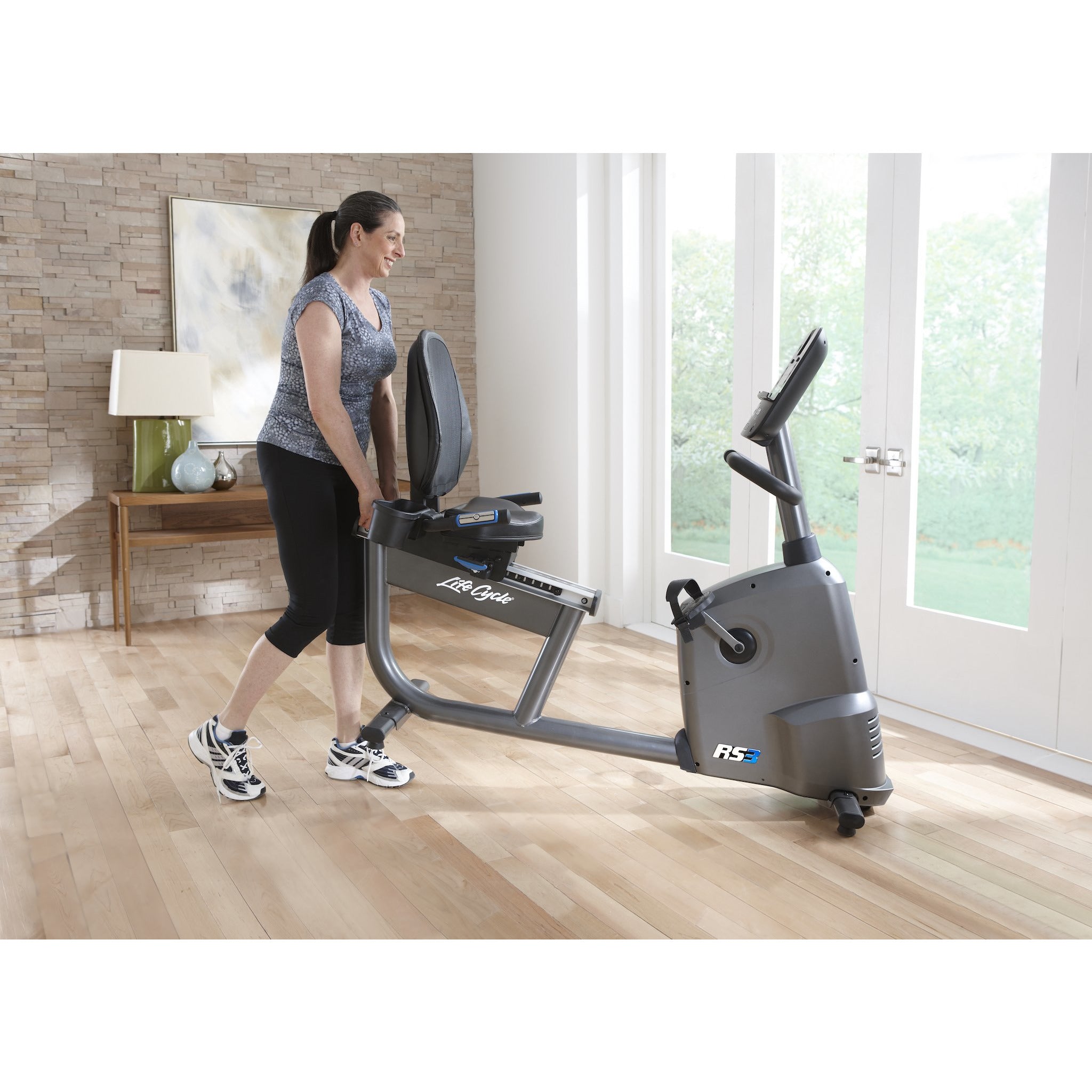 Life Fitness RS3 Recumbent Bik - Yen Yoga & Fitness review and price